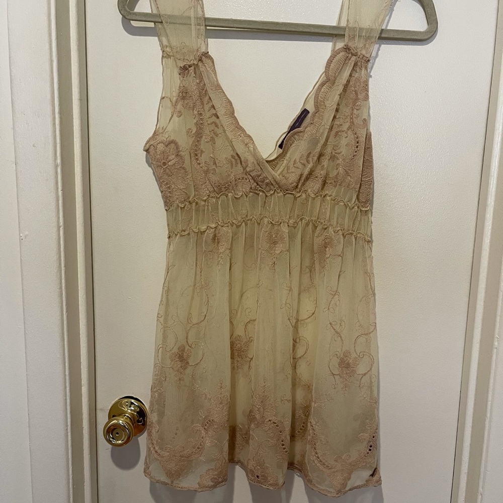 Pretty Lace Top. NWOT.